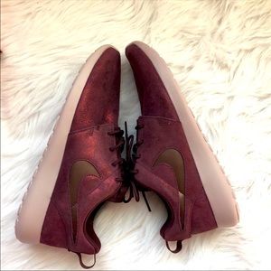 Nike Roshe Metallic Burgundy Size 9